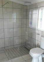 Kreef bathroom with walk-inn shower